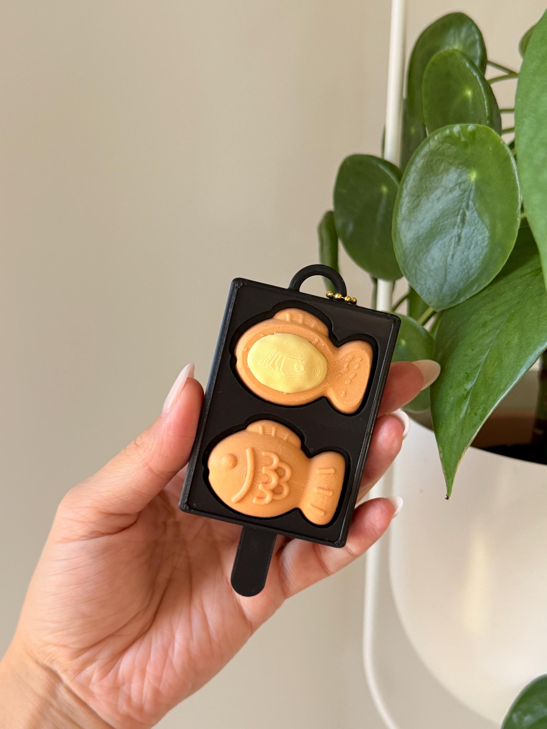 3D Printed Taiyaki Fidget Clicker Keychain | Japanese Street Food Bag Charm | single or double __etsy:7883530001