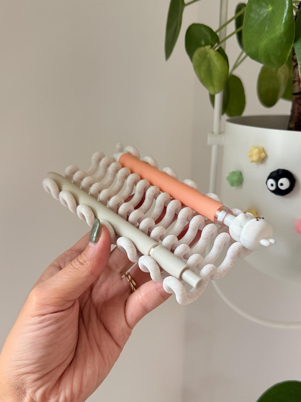 3D Printed Wavy Pen Holder Desk Organizer | Squiggle Pencil Tray | Minimalist Pastel Office Decor __etsy:8104484747