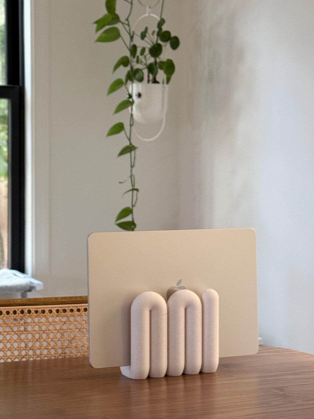 Wavy Laptop Stand | Sculptural 3D Printed Desk Organizer | Modern MacBook Dock __etsy:8517475722